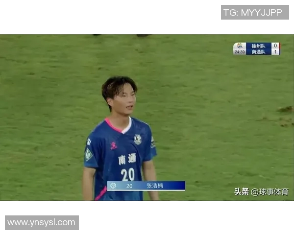 腿踢断的足球明星重返赛场的励志故事与不屈精神 腿踢断的足球明星重返赛场的励志故事与不屈精神