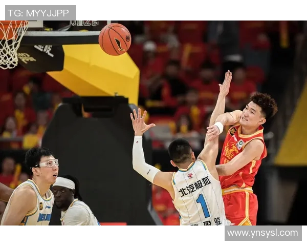 中国扣篮明星展现篮球魅力引领年轻人热潮的精彩瞬间
